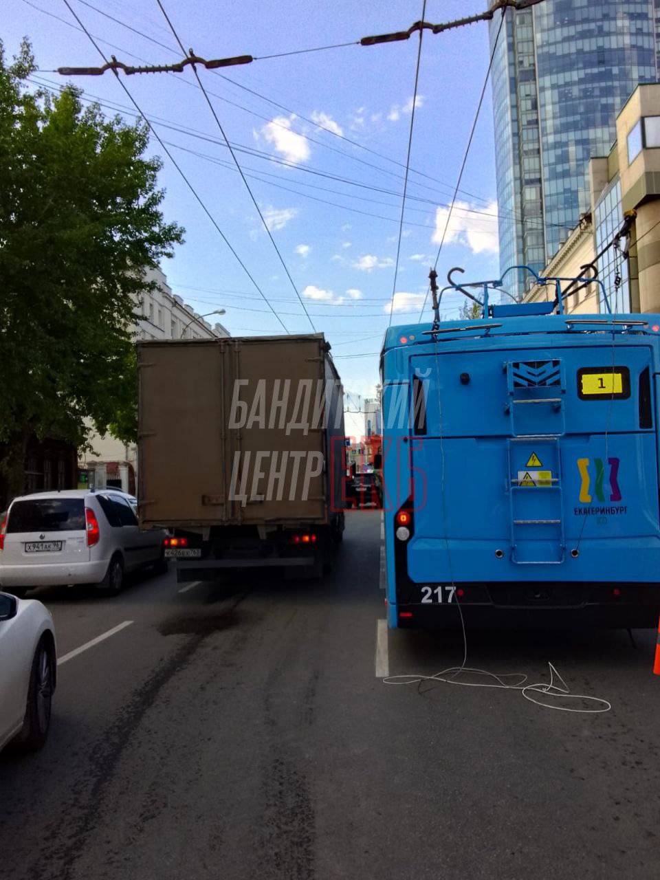 В Екатеринбурге новый троллейбус из Беларуси попал в ДТП - «Уральский  рабочий»